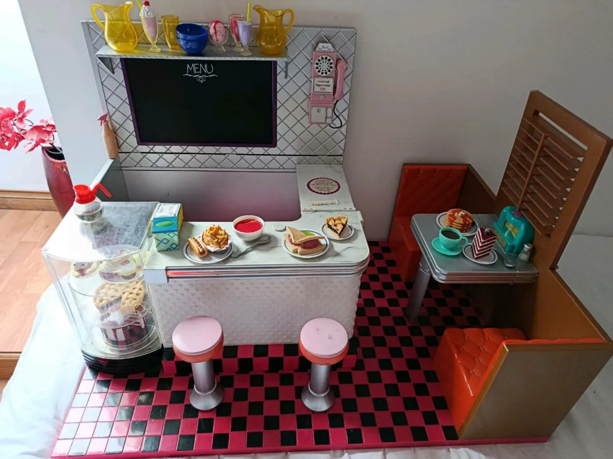 Generation dolls cafe - Image 1