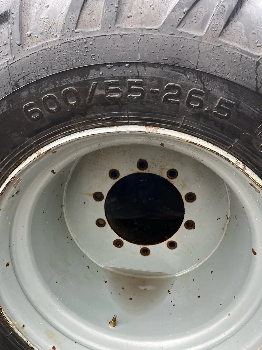 600/55x26.5tyres and 10stud rims - Image 4