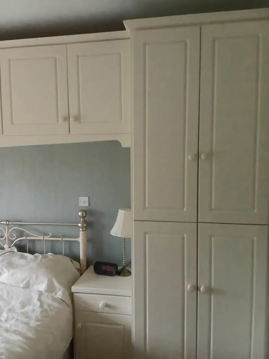 Bedroom furniture - Image 2