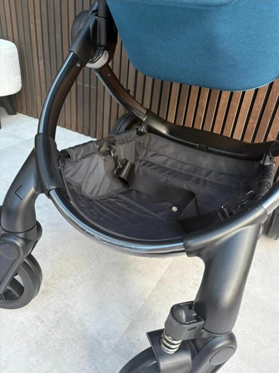 Icandy Peach 7 with car seat LATEST MODEL - Image 4