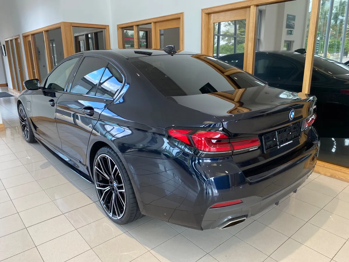 BMW 5-Series 2022  530e  Msport - Image 4