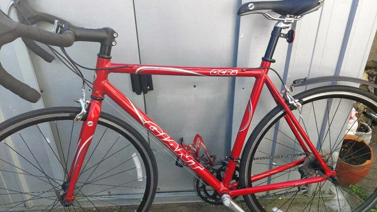 Giant Road Bike - Image 4
