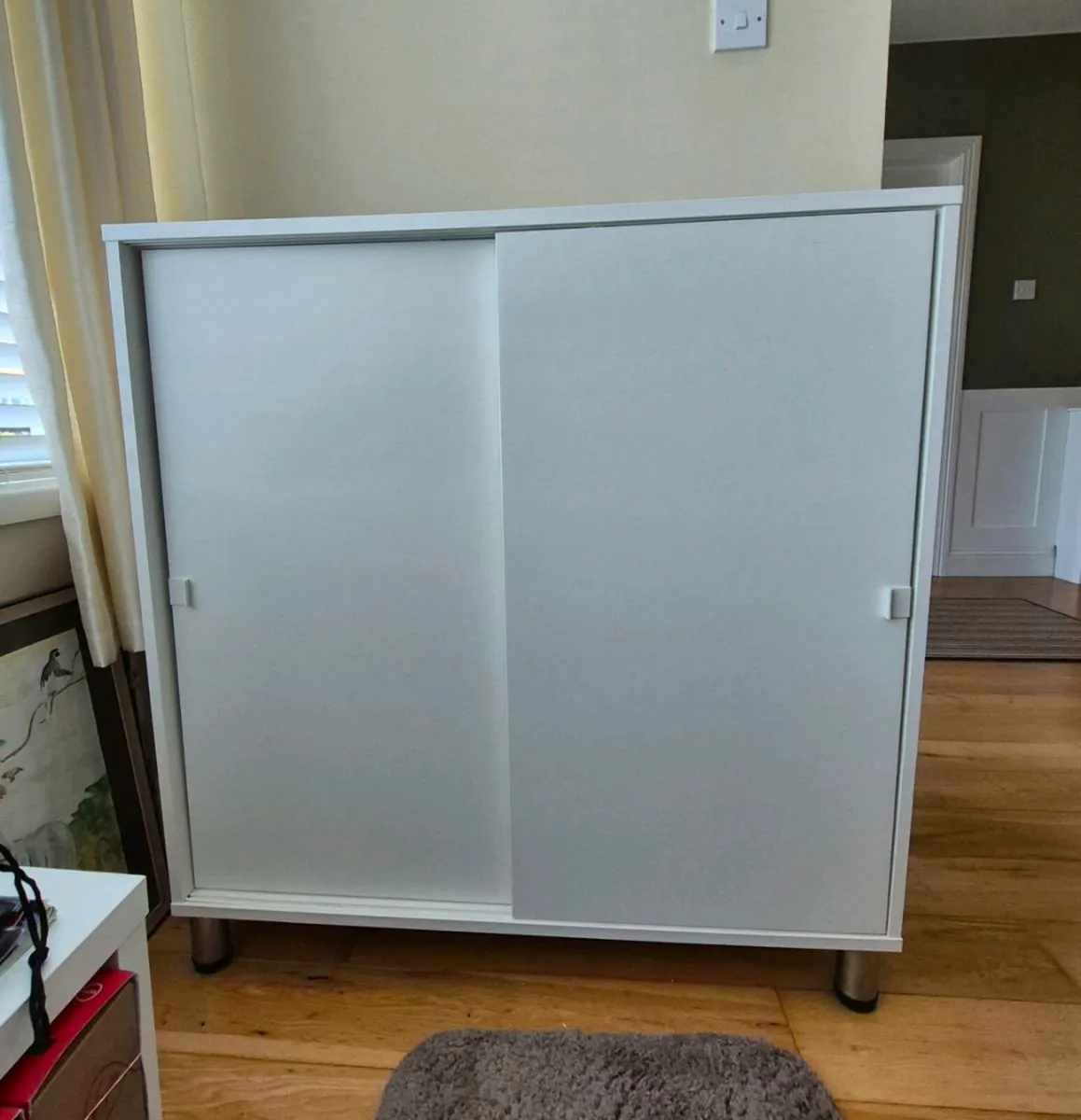 Cabinet with sliding doors - Image 1