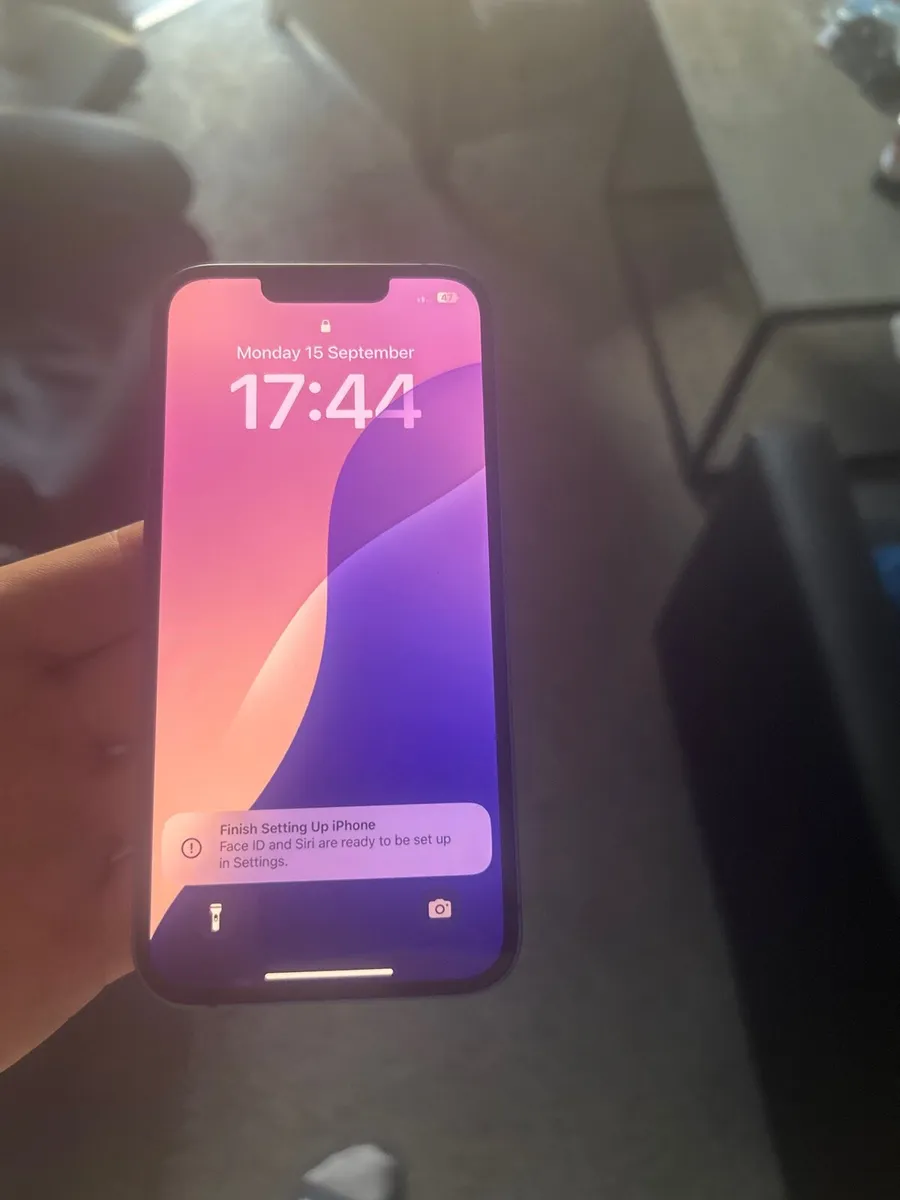 iPhone 13 - Image 2