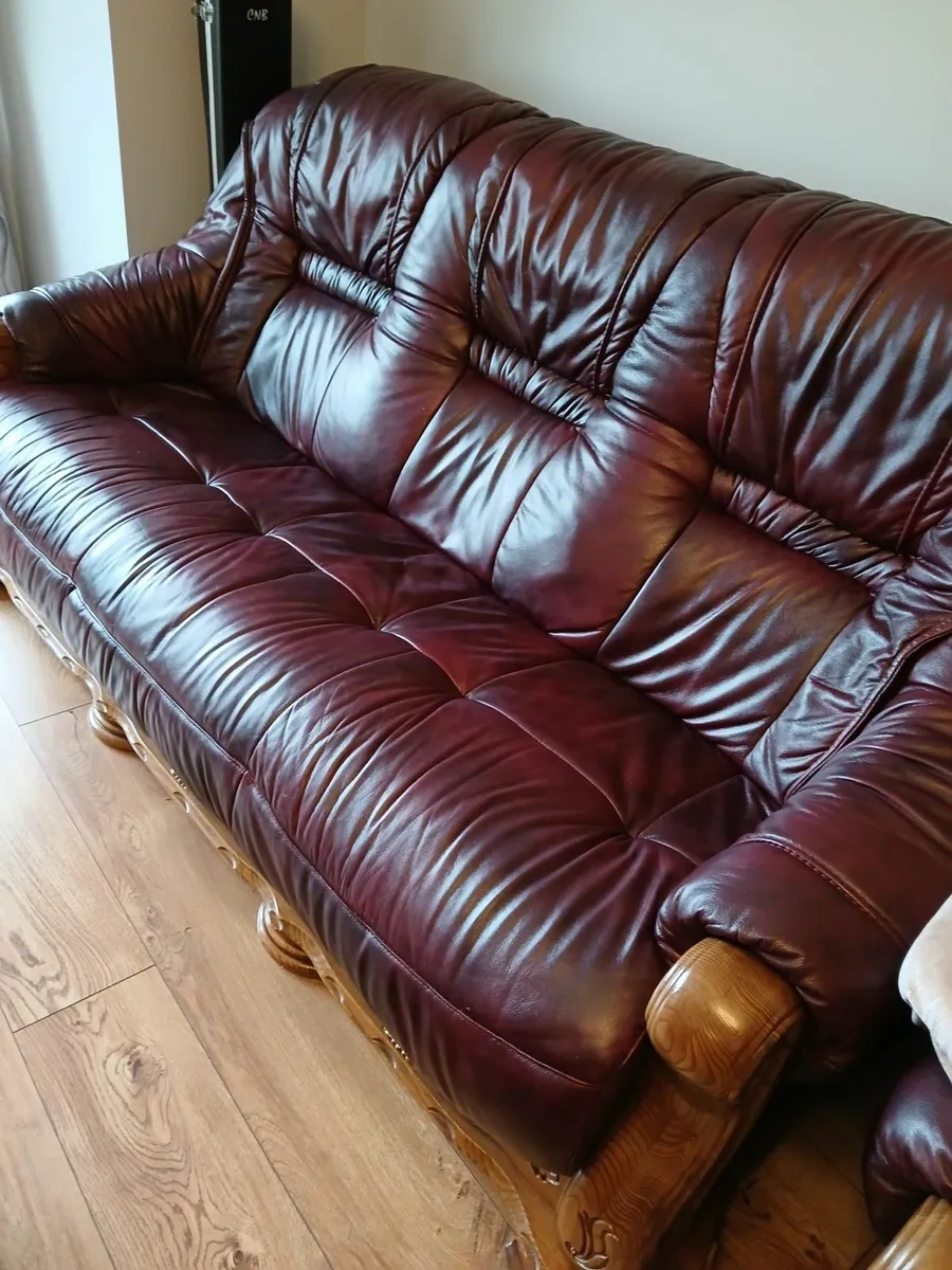 Suite of furniture - Image 1
