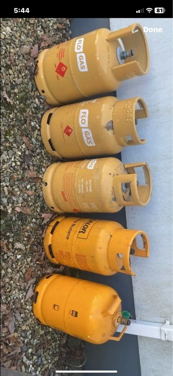 Empty gas cylinders