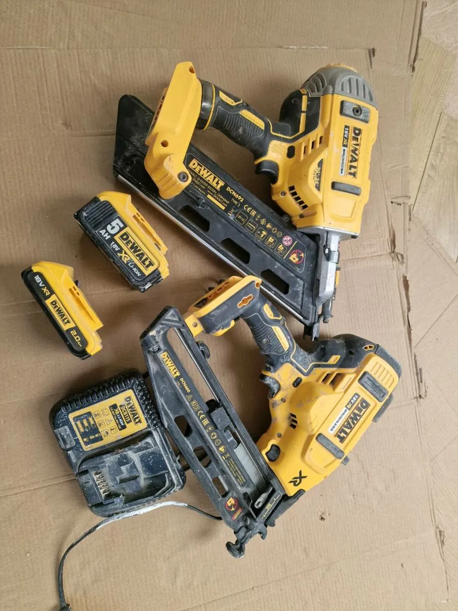 Dewalt nail gun kit