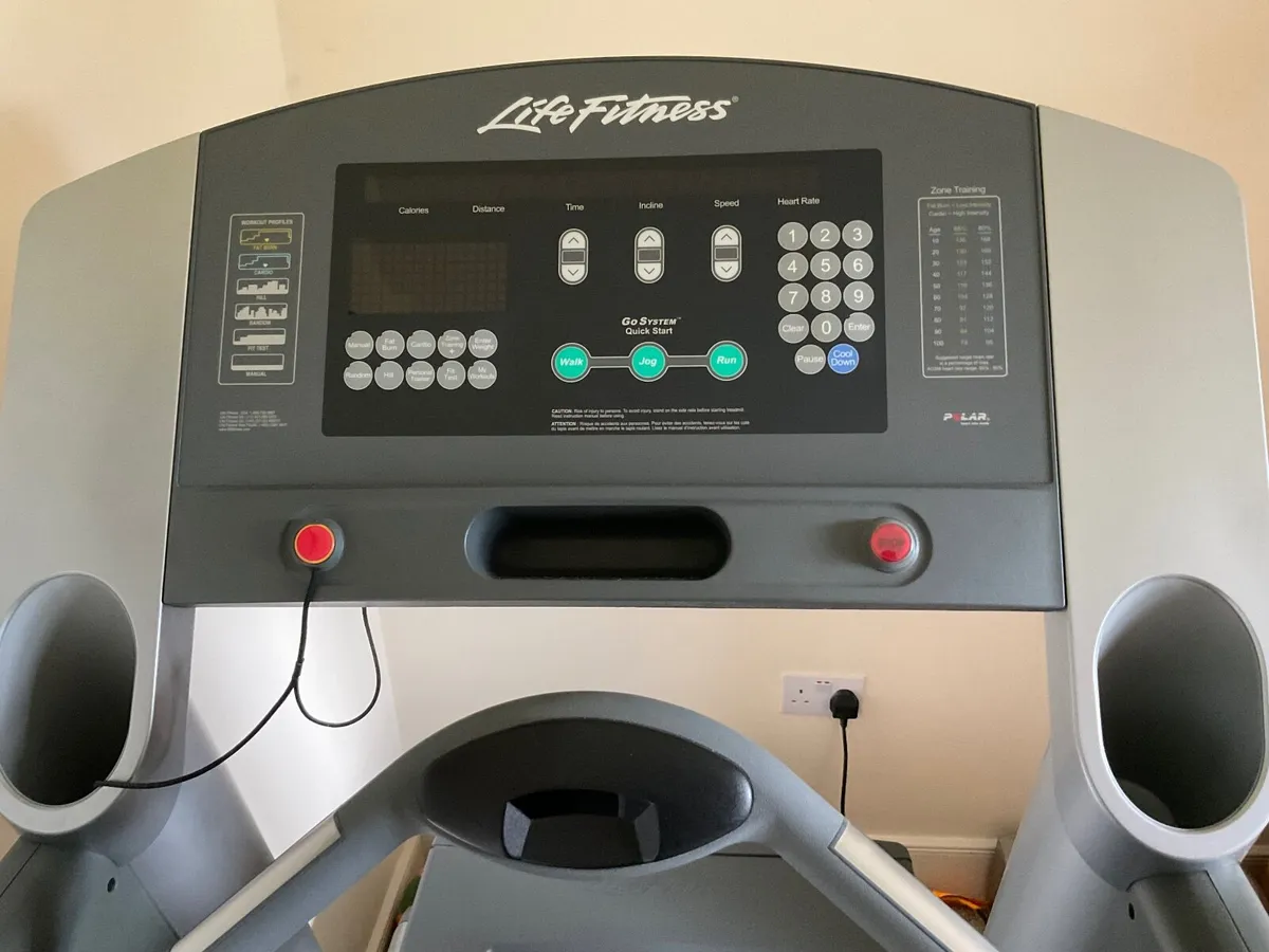 Life Fitness T9i Treadmill - Image 4