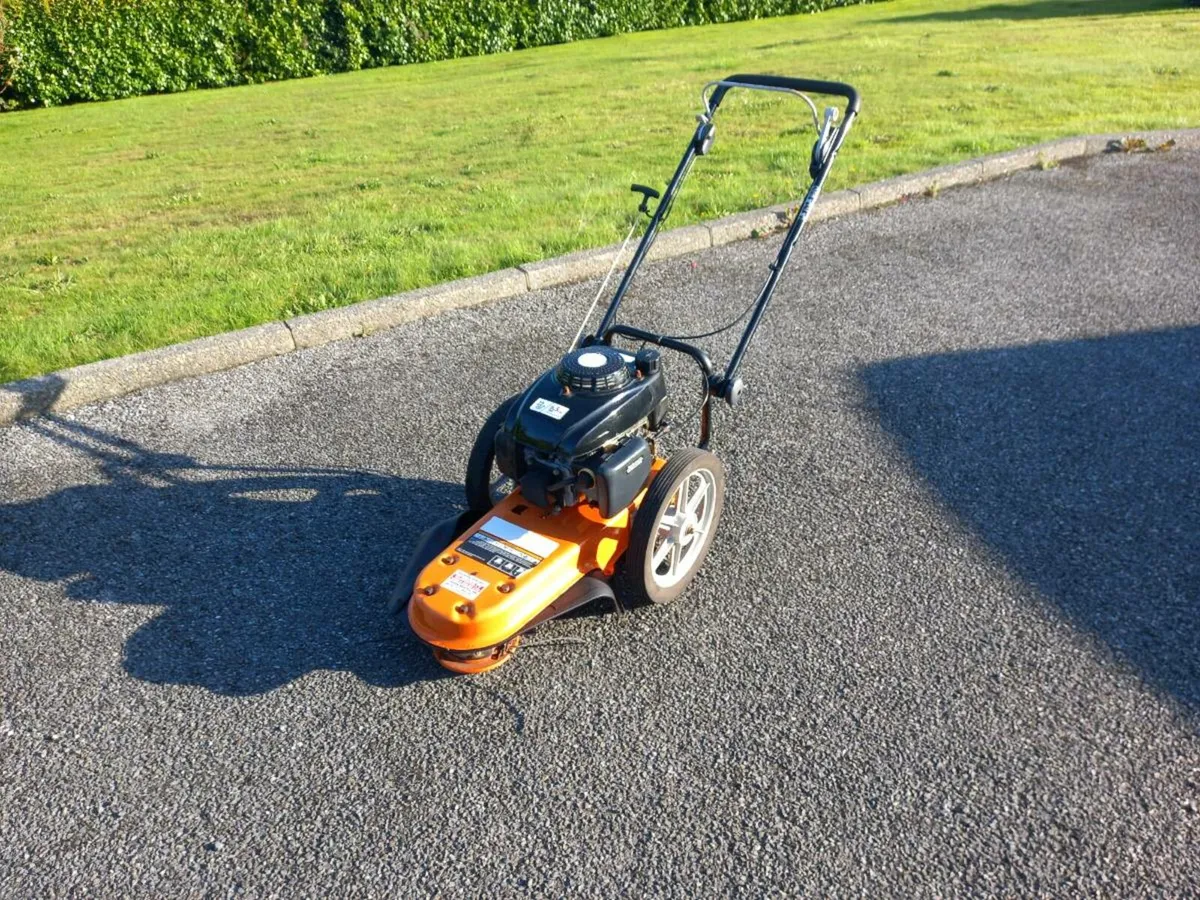 Lyster Wheeled Trimmer - Image 1