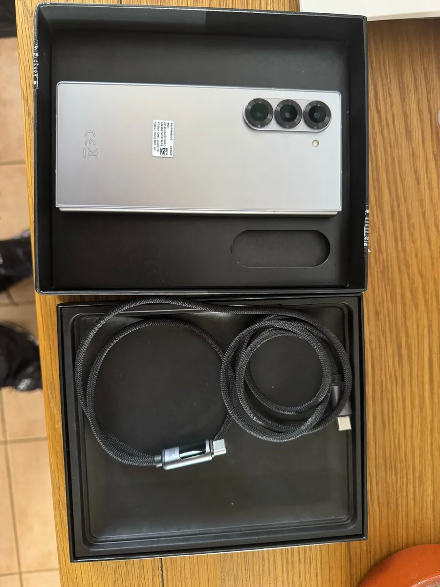 Samsung z fold 6 256gb - Image 3