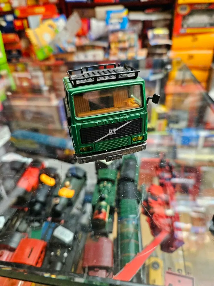 Corgi Siku Volvo Tractor Unit - Image 3