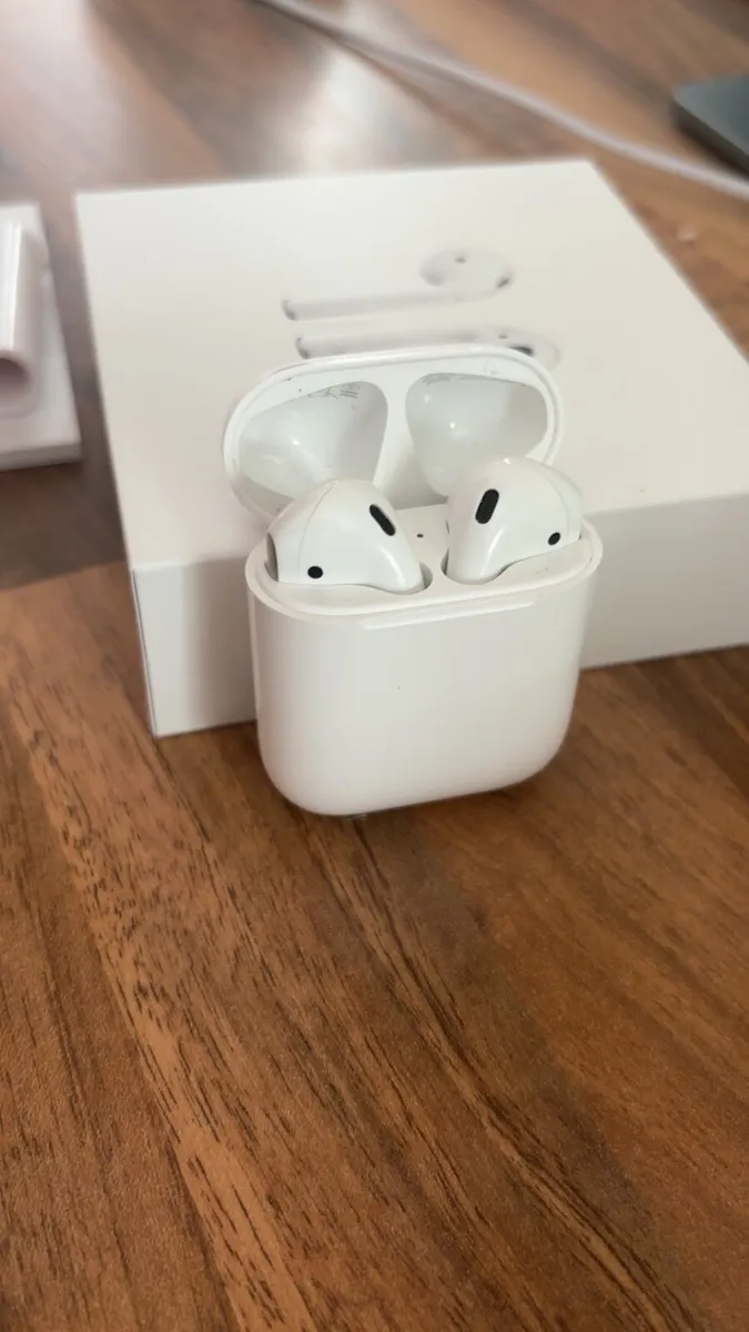 AirPods - Image 4