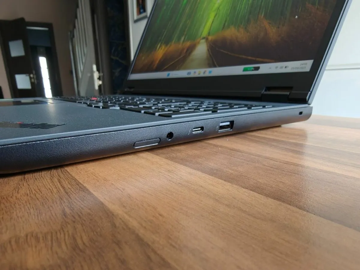 Lenovo ThinkPad P16V gen.2 Laptop | Ultra 7 | 32GB - Image 3