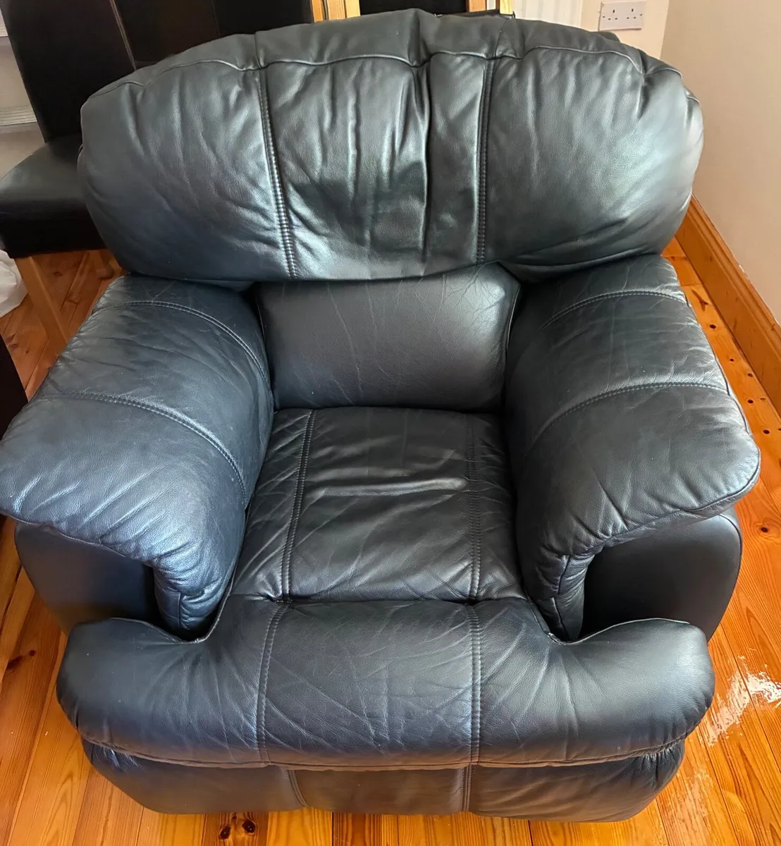 3 piece genuine  leather suite (3-1-1) - Image 3