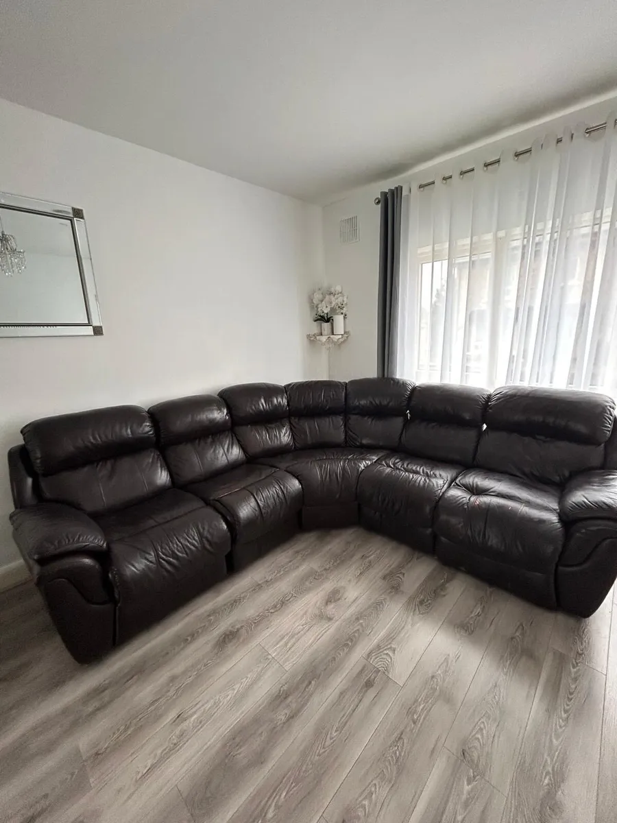 Corner sofa in very good condition