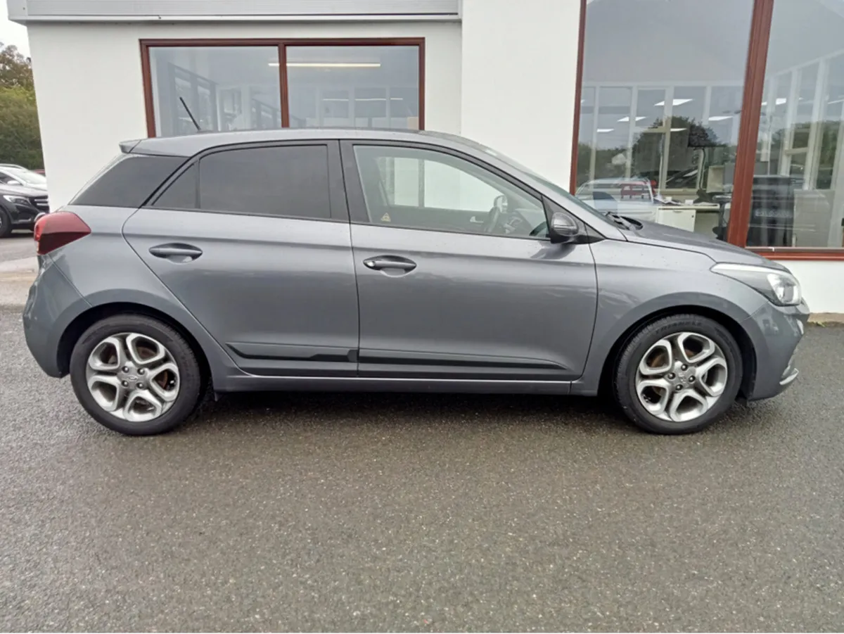 Hyundai i20 ACTIVE DELUXE PLUS 5DR - Image 3
