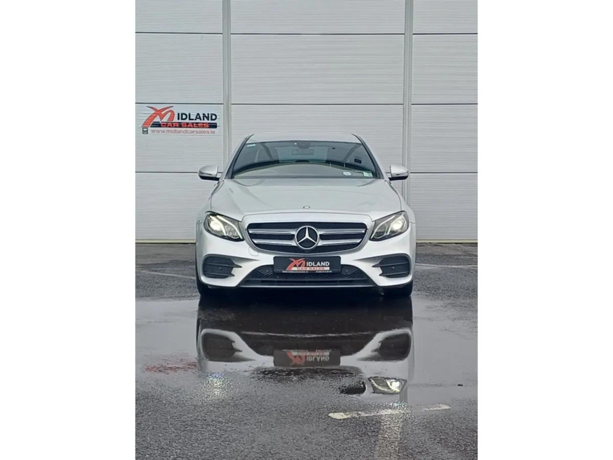 Mercedes-Benz E-Class E220d  AMG LINE - Image 3