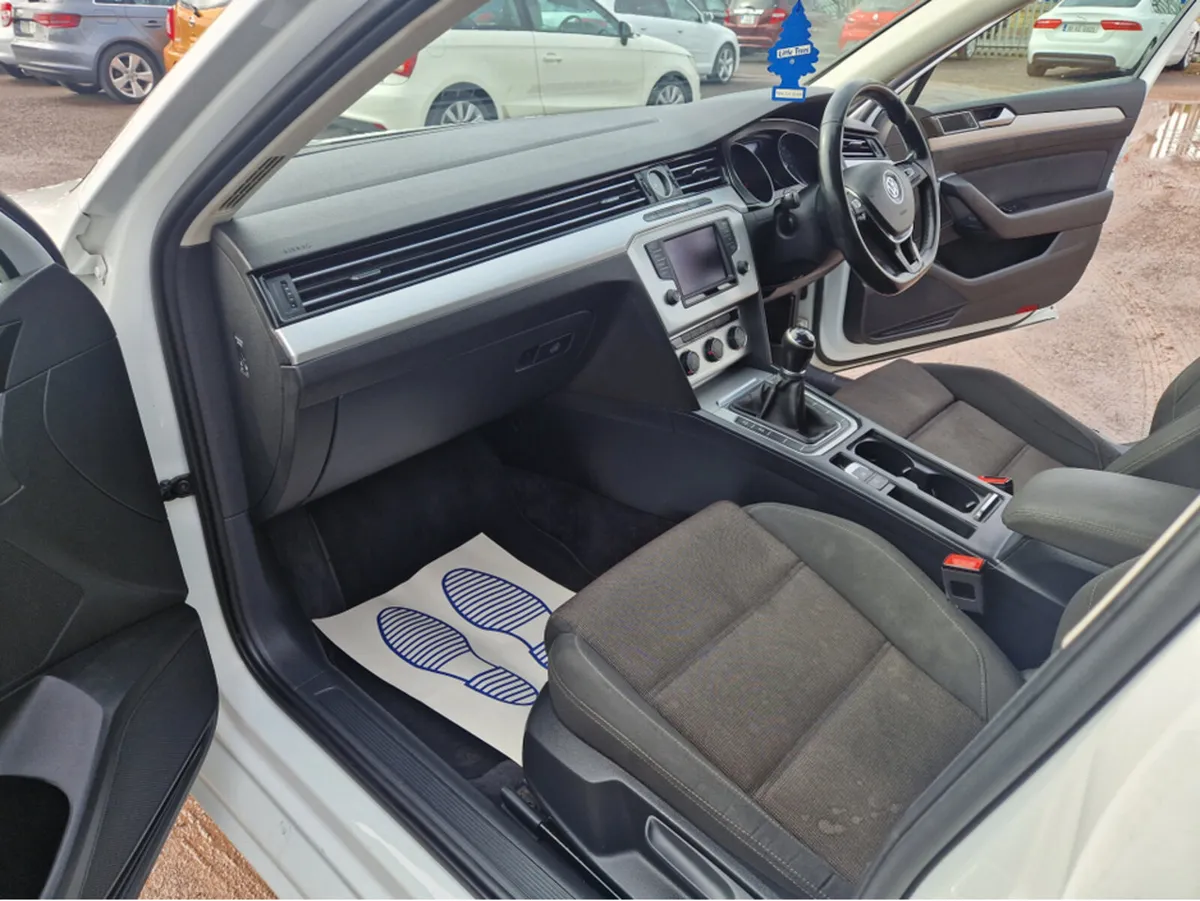 Volkswagen Passat 2.0 TDI SE BUSINESS BLUEMOTION 1 - Image 3