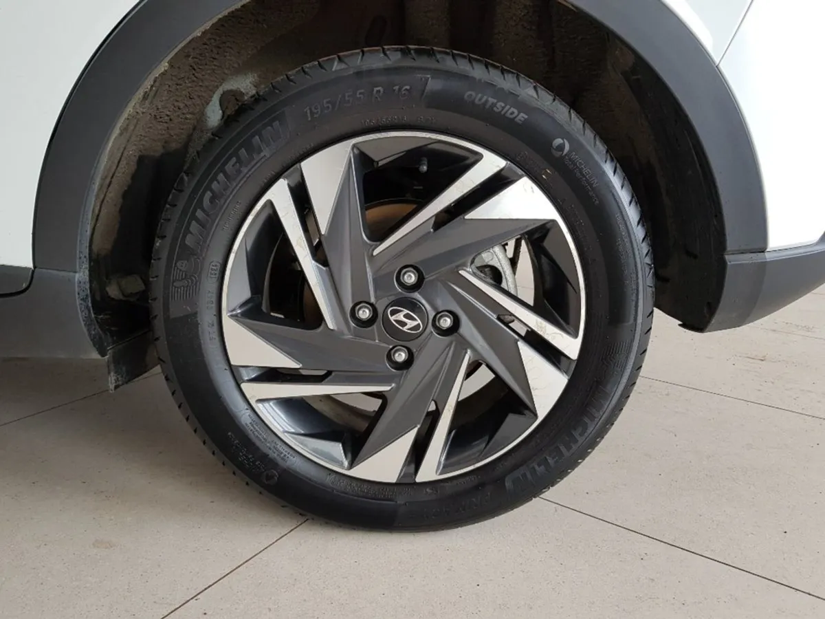 Hyundai Bayon 1.2 Petrol Executive Two Tone Roof - Image 4