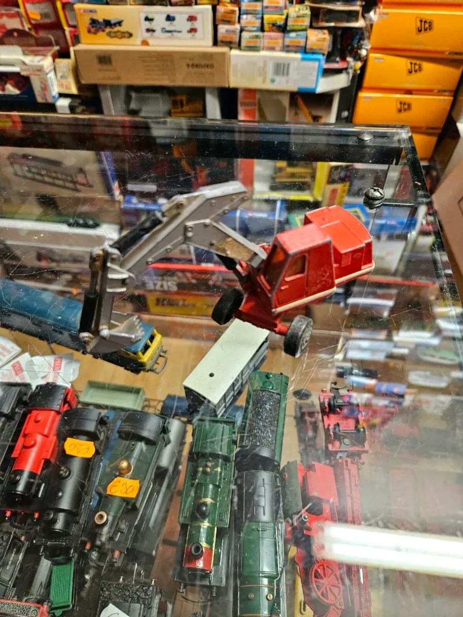 Matchbox Superkings Excavator - Image 1