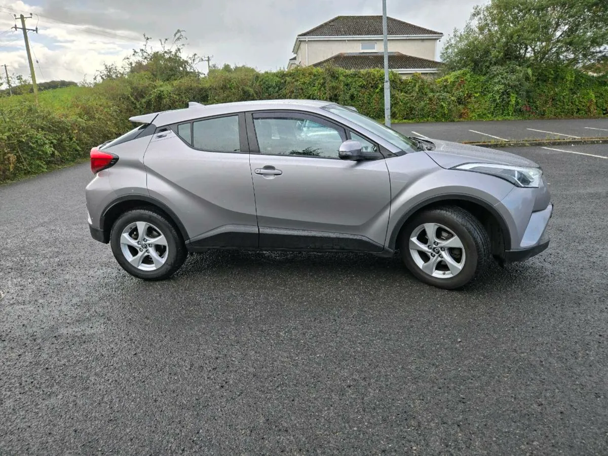 Toyota chr 2017 1.2 petrol - Image 2