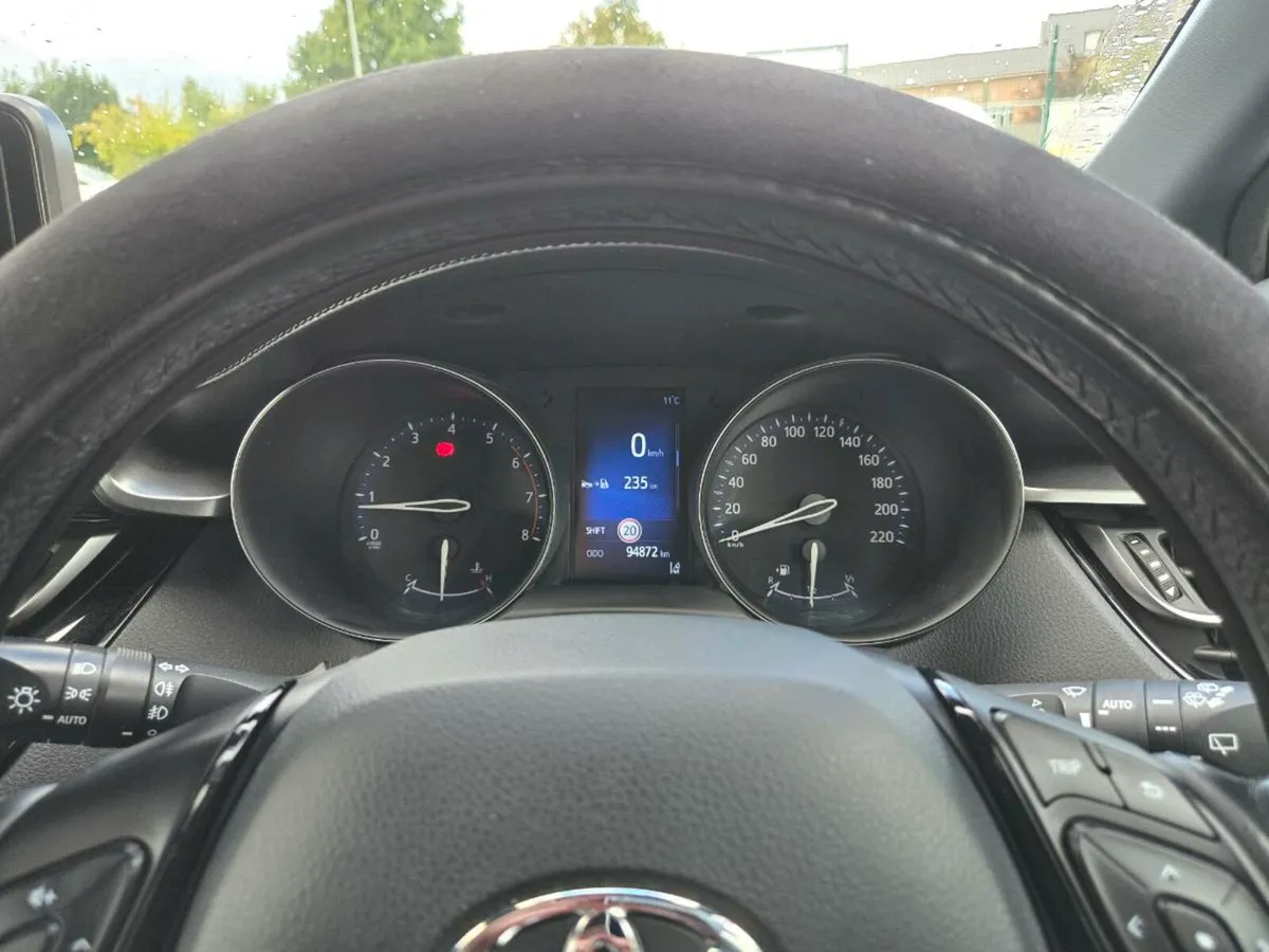 Toyota chr 2017 1.2 petrol - Image 4