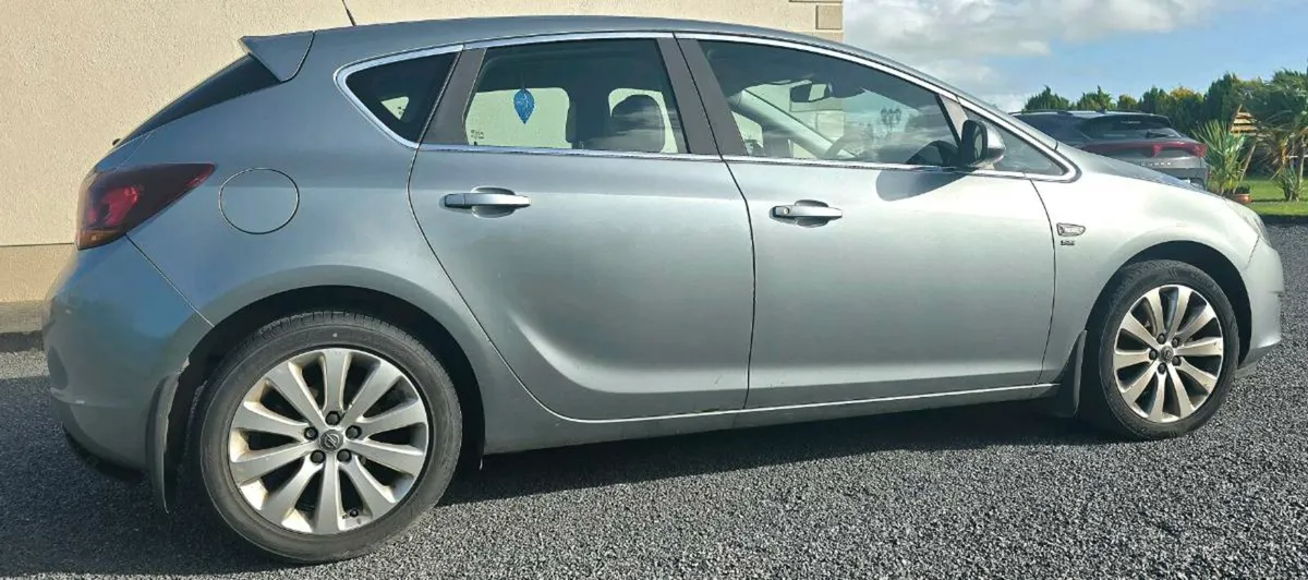 Opel Astra 1.4 Petrol, 140 hp, 2010 - Image 3