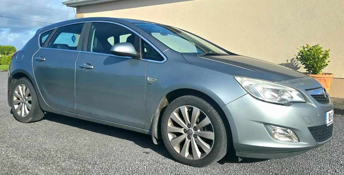 Opel Astra 1.4 Petrol, 140 hp, 2010 - Image 4