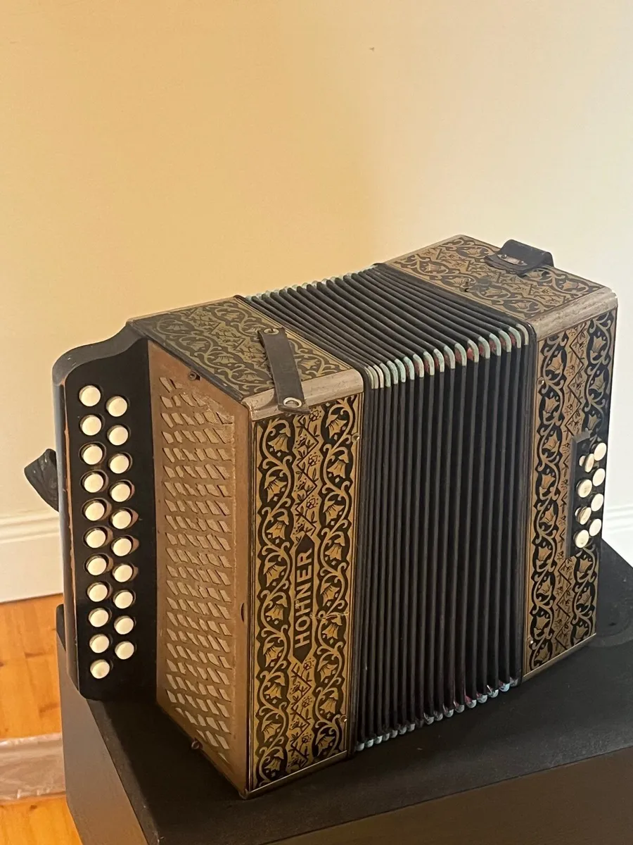Hohner accordion - Image 3