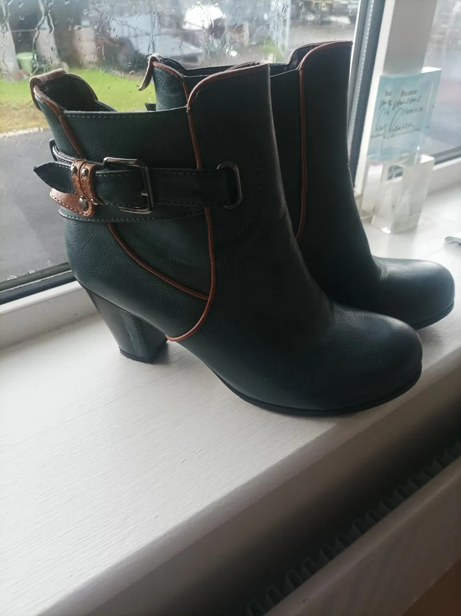 Womens boots - Image 2