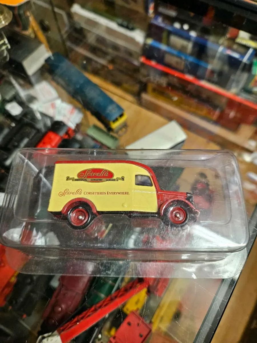 Corgi Lledo Van - Image 1