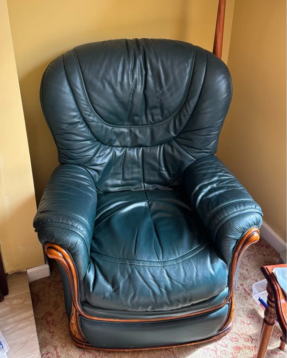 Vintage Leather/Wood 3 Seater and 2 Arm Chairs - Image 3