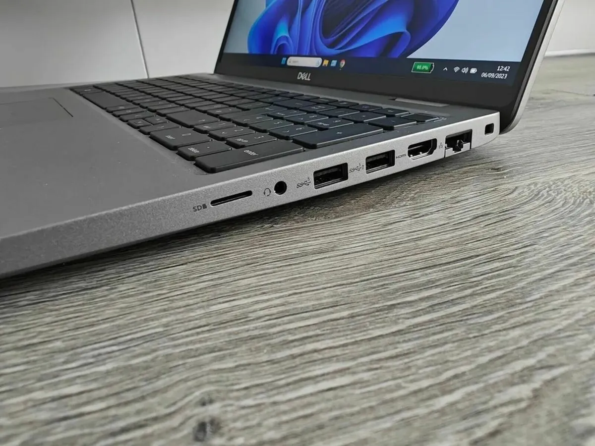 Dell Latitude 5540 Laptop | i5 (13th gen) | 16GB | - Image 4