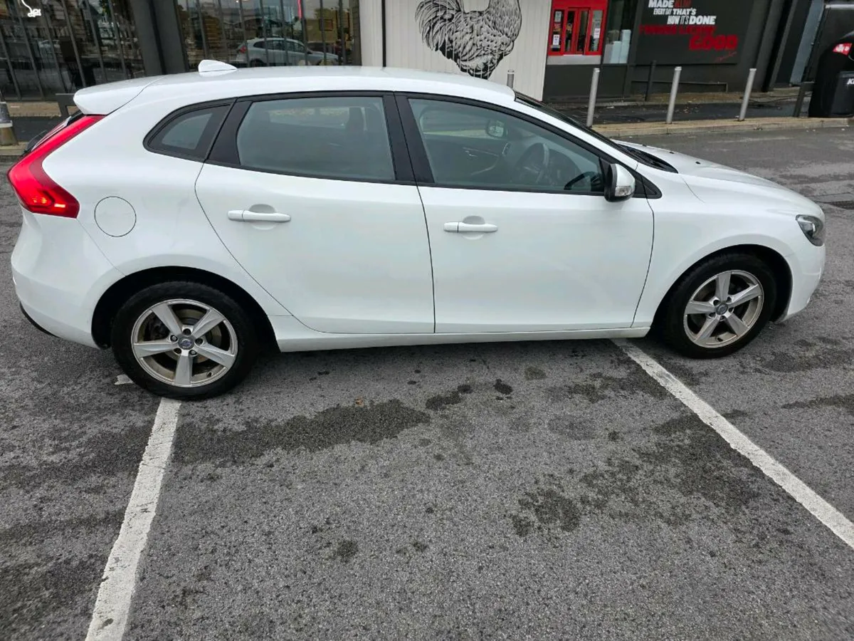 Volvo V40 2014 | NCT 2026 | Low Tax €180 | 1.6L Di - Image 3