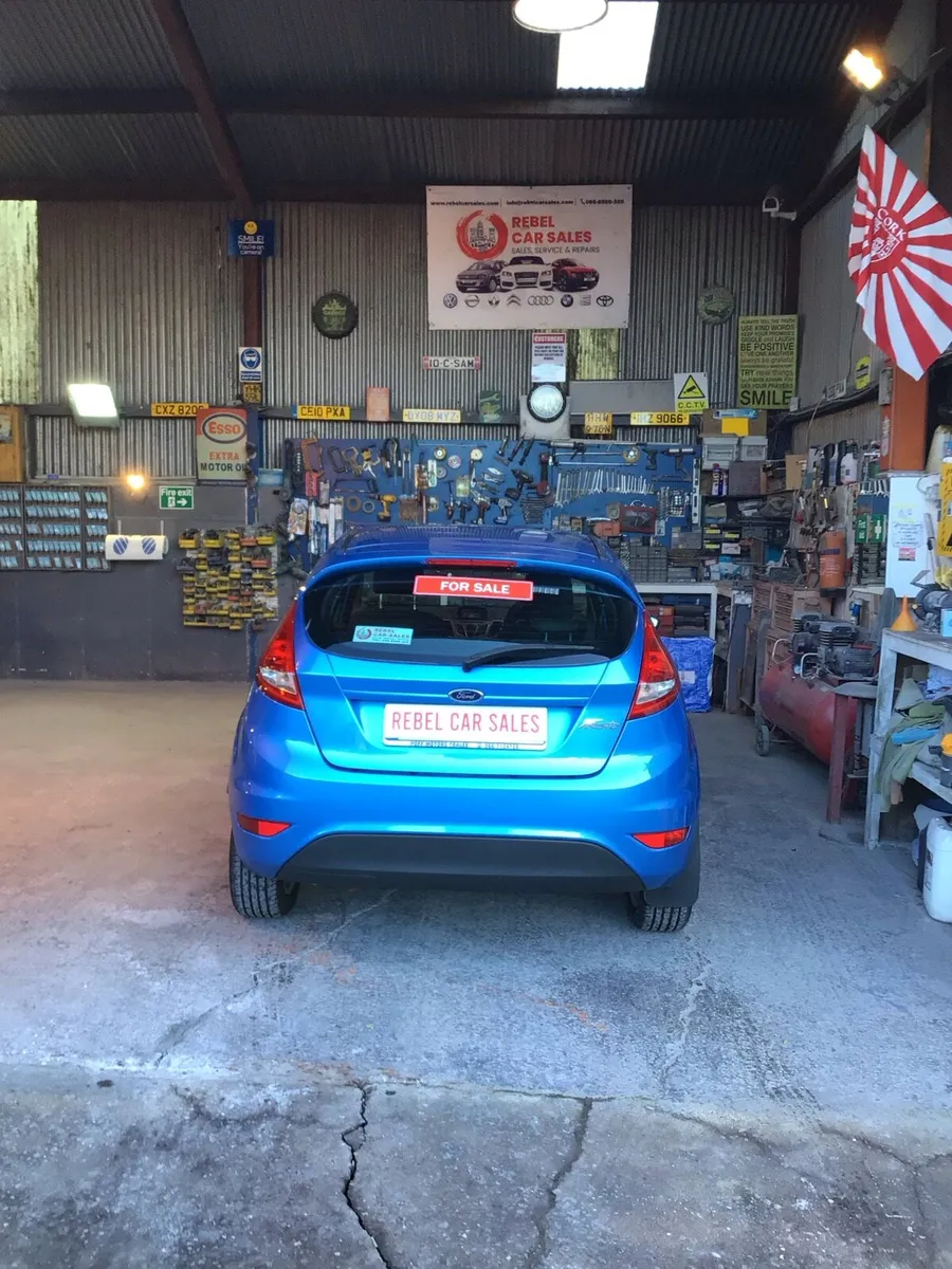 2010 Ford Fiesta - Image 2