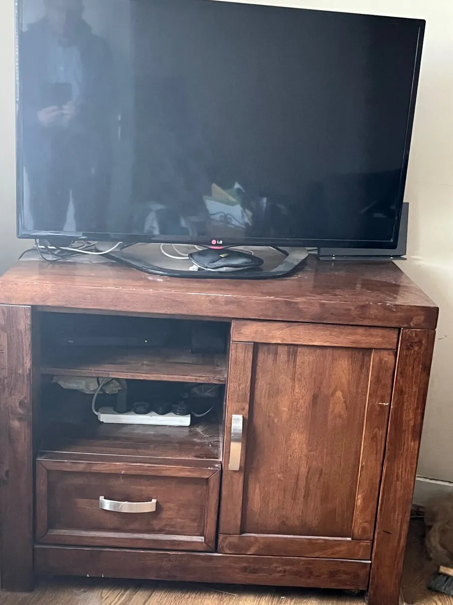 Tv Stand and matching shelve unit - Image 1