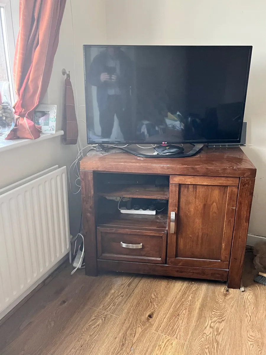 Tv Stand and matching shelve unit - Image 4