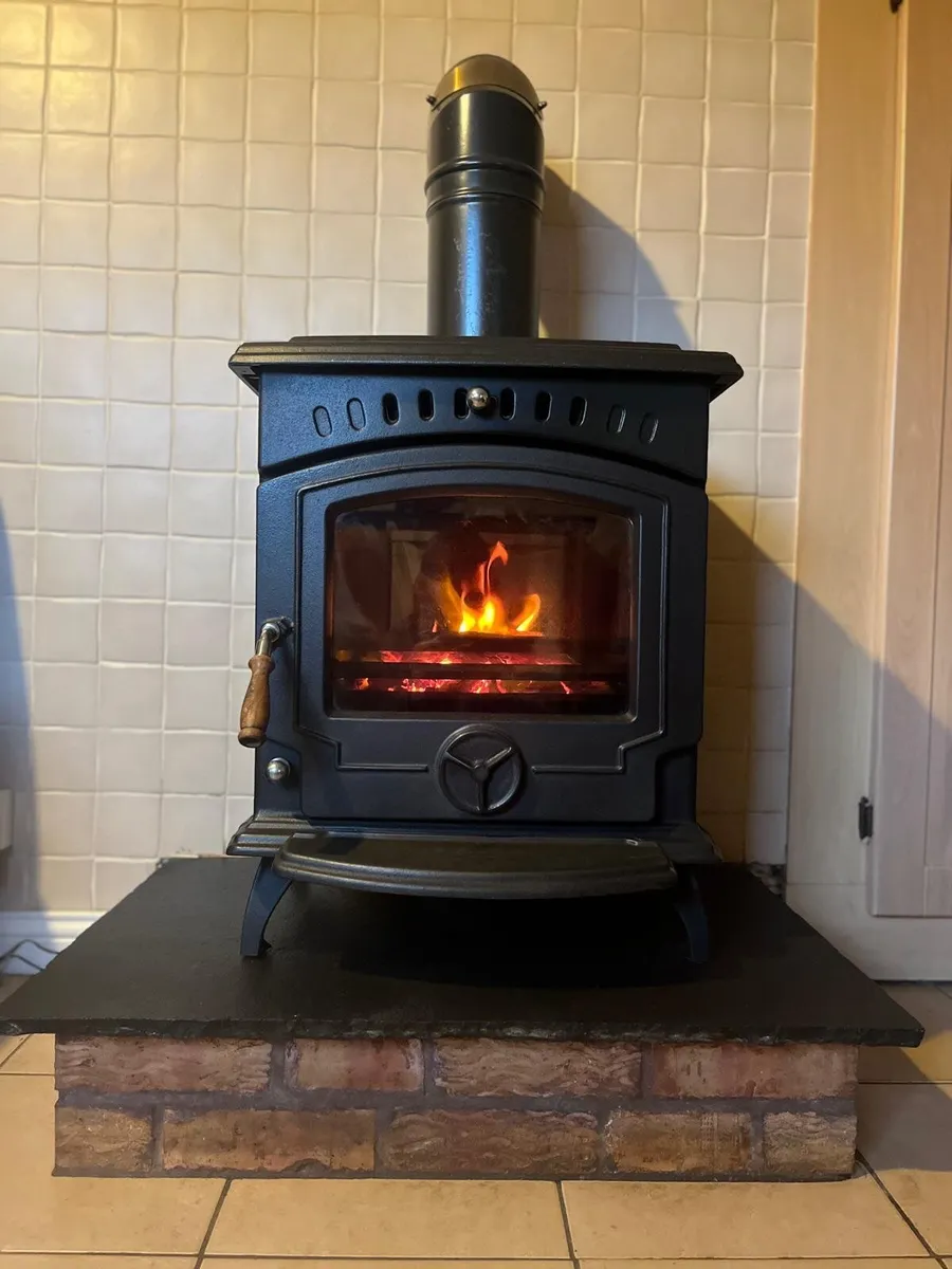 Solid fuel stove - Image 1