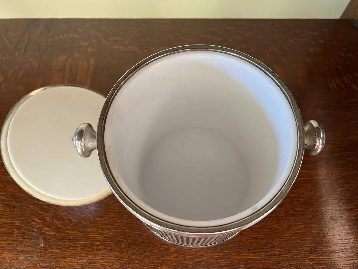 ❄️ Vintage Ribbed Ice Bucket with Plastic Liner ❄️ - Image 4