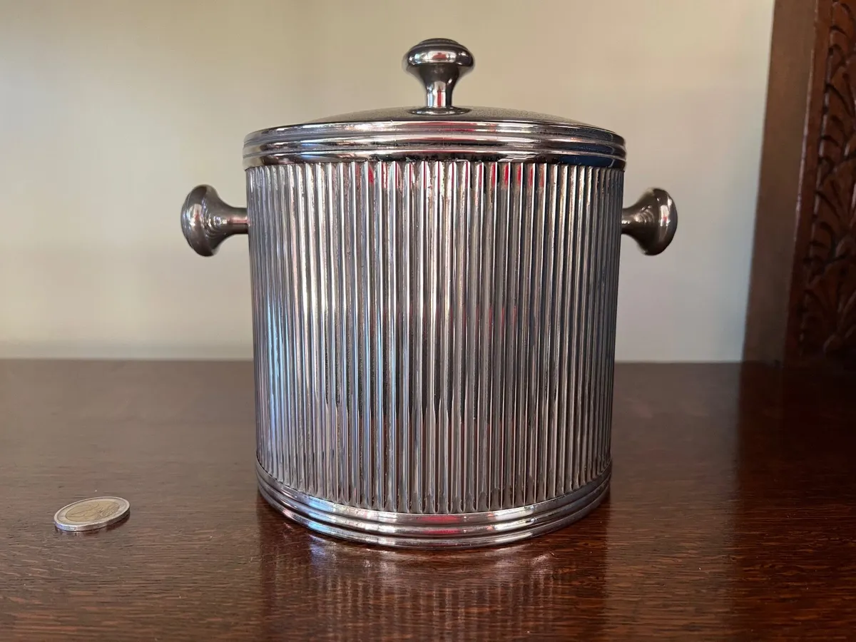 ❄️ Vintage Ribbed Ice Bucket with Plastic Liner ❄️ - Image 1