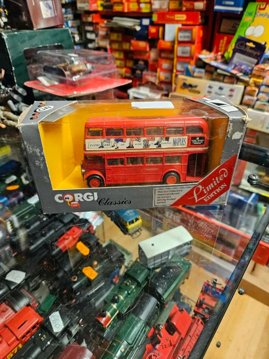 Corgi Bus - Image 1