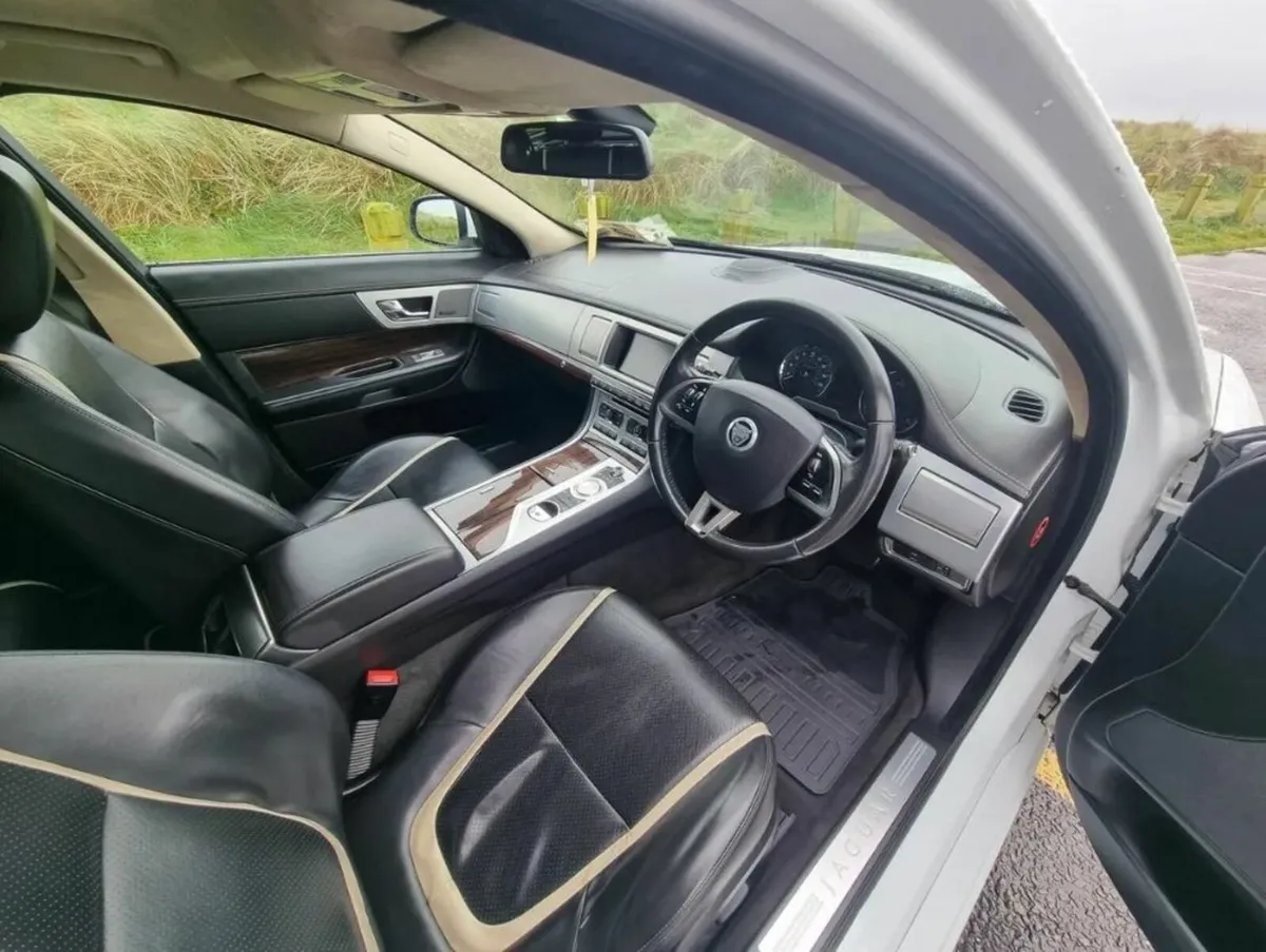 Jaguar XF 2013 - Image 4