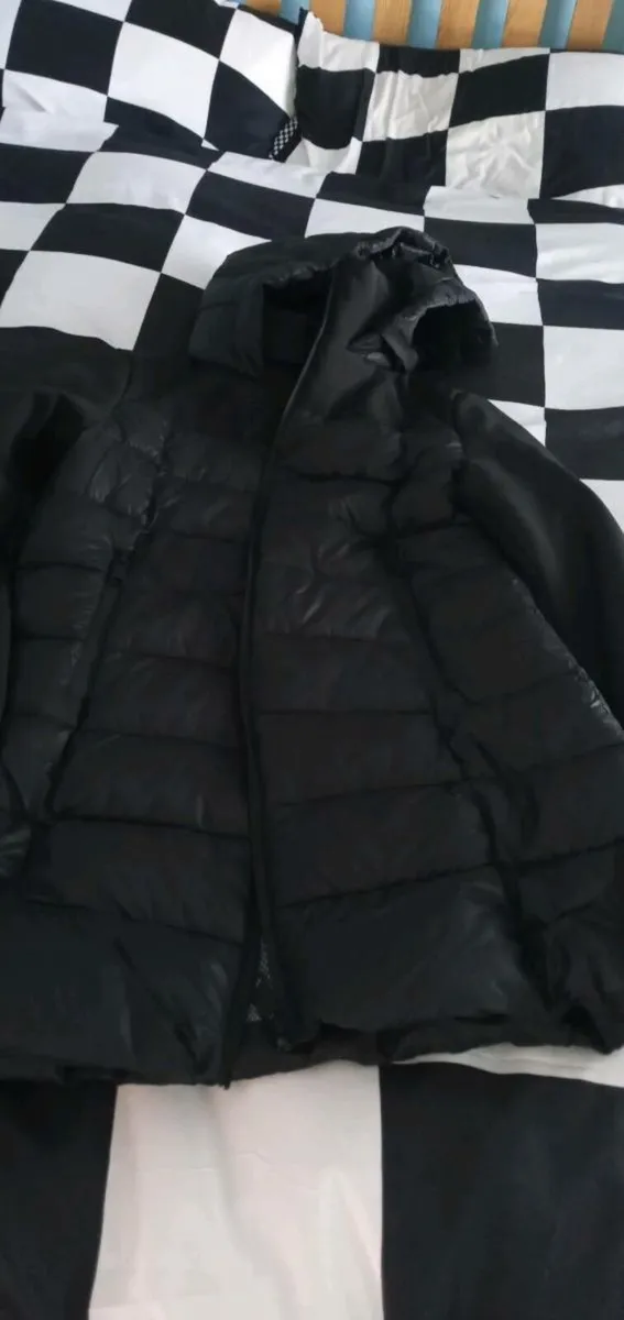 Black winter coat - Image 2