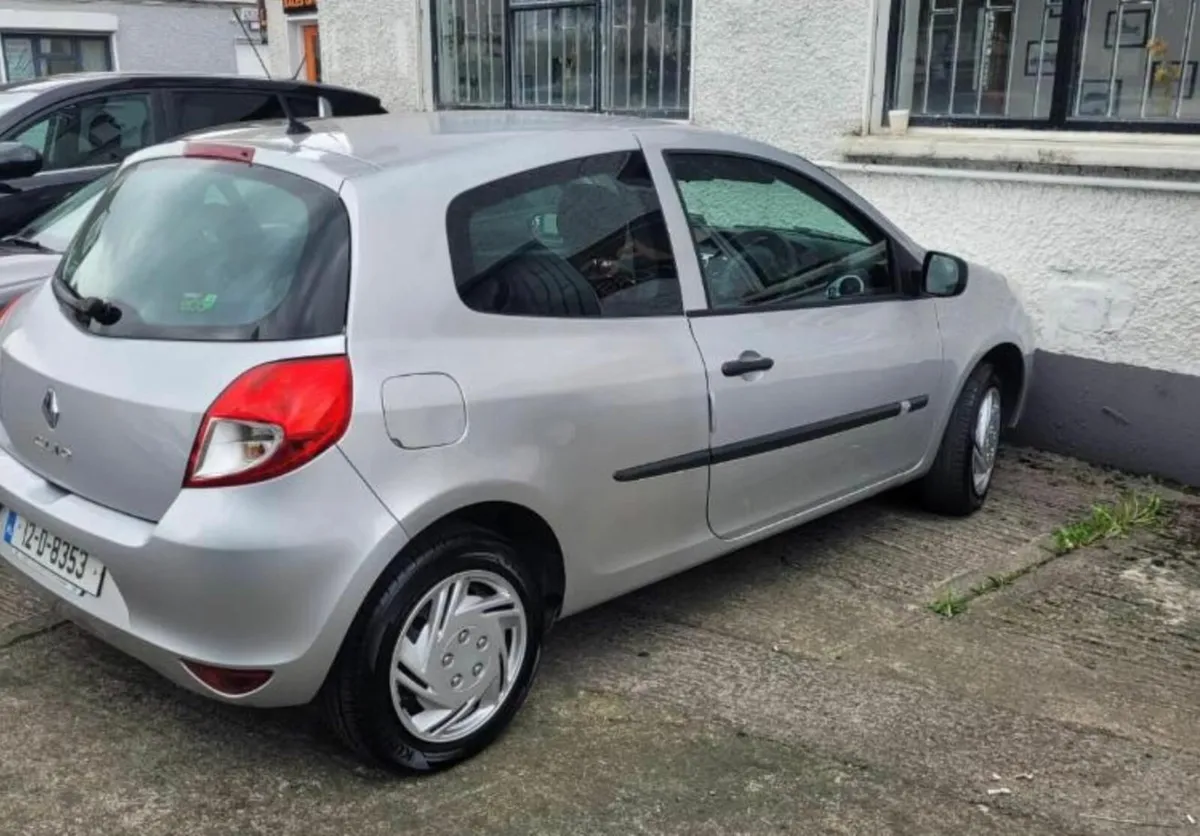Renault Clio 2012 - Image 2