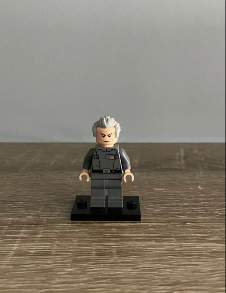 Lego Star Wars grand mof tarkin