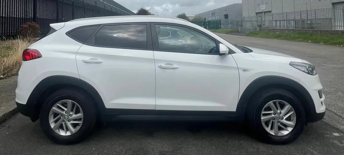 2020 Hyundai Tucson Commercial - Image 3