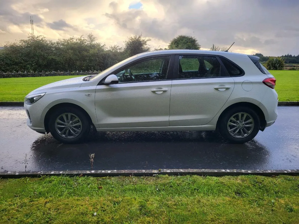 HYUNDAI I30 DIESEL  2017  MINT CONDITION - Image 2