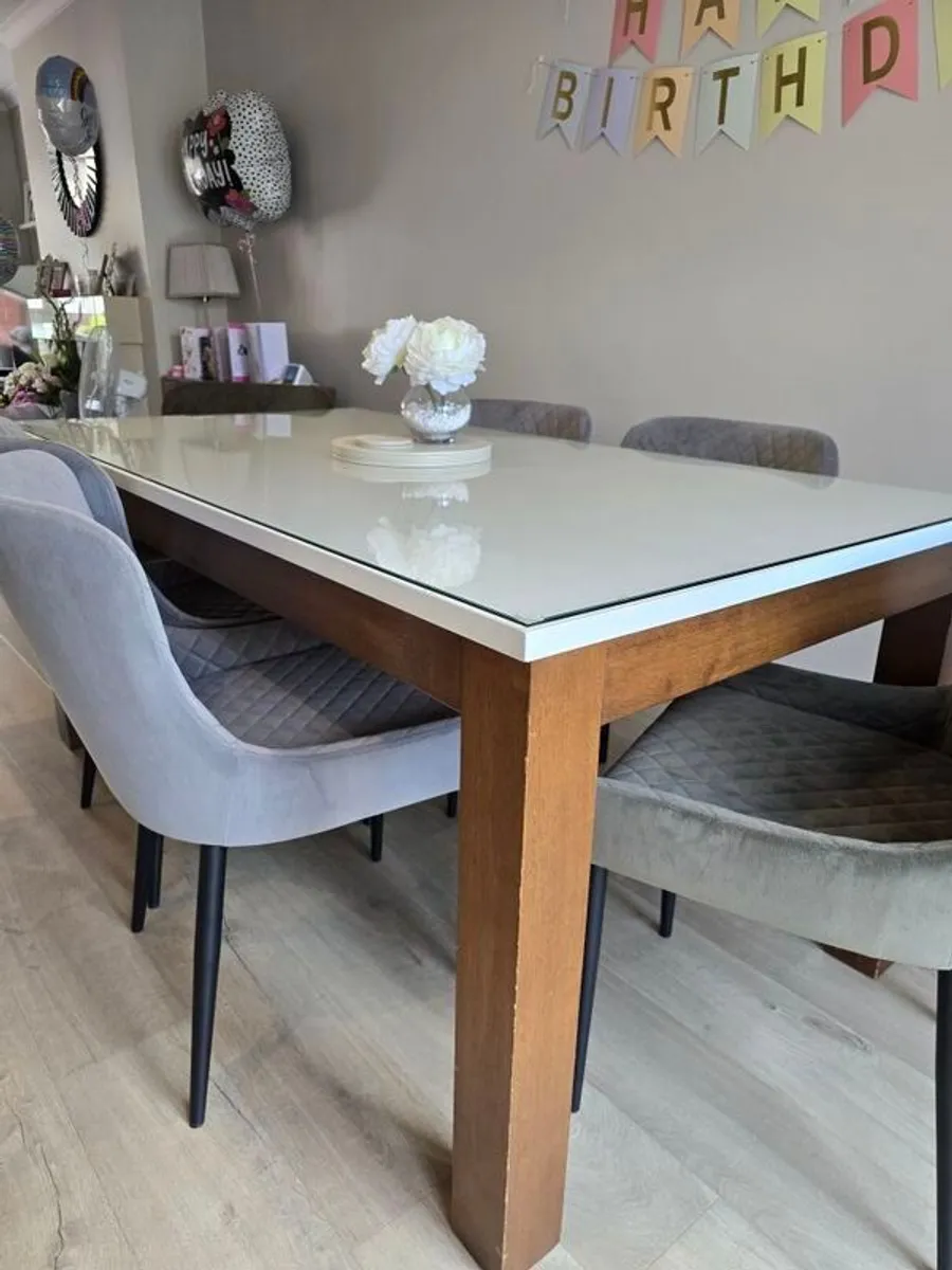 Dining table - Image 1