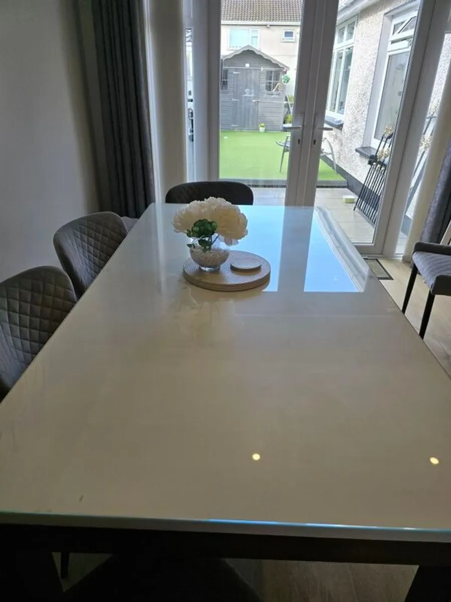 Dining table - Image 3