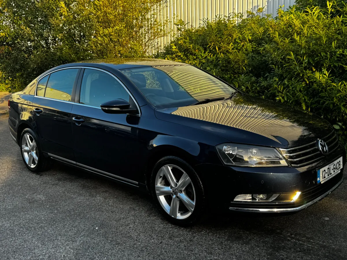 Volkswagen Passat 2012 - Image 2